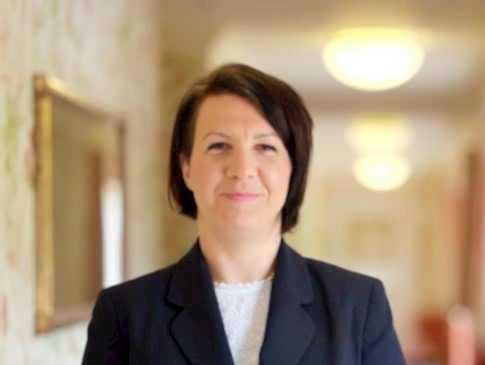 A member of Nare Reservations team